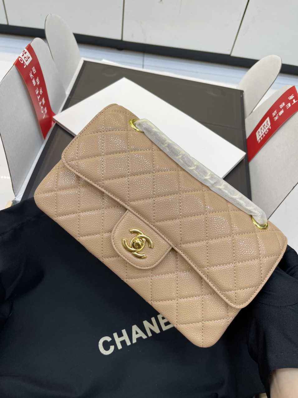 Túi xách Chanel Super Classic Medium Khóa Vàng Màu Nâu Da Hạt Size 23cm